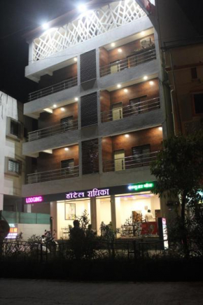  Hotel Radhika Inn  Тримбак
